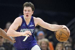 【菜鸟】克尼佩尔最快100三分先生 弗拉格16分6板6助 奎因19分