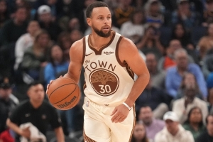 库里：我们持续在攻防保持强度 每个人都打得很自信&是场集体胜利